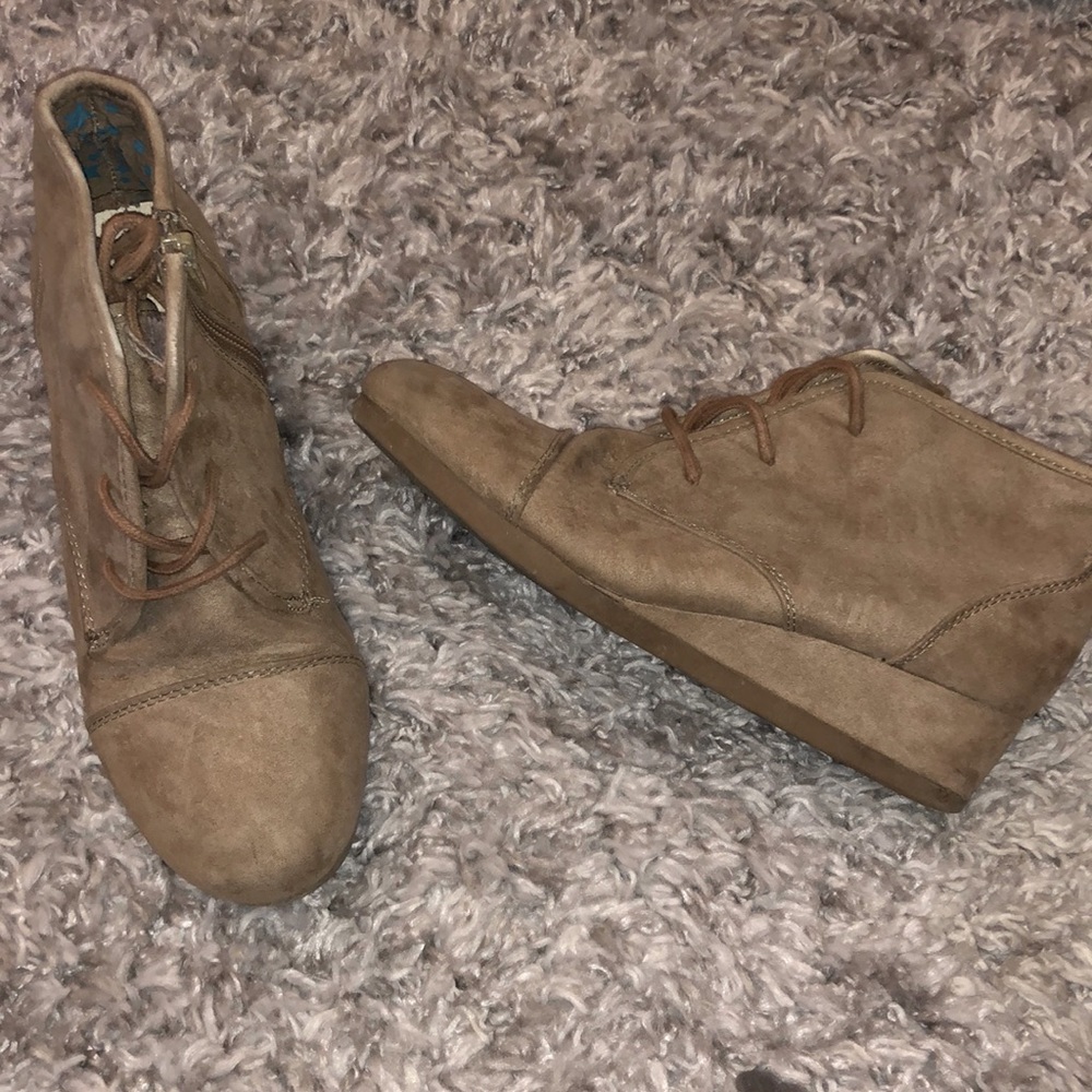 Kids Cat and Jack boots